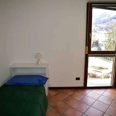 Casa Adelia מנדלו דל לאריו