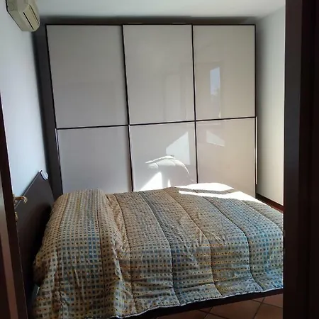 Casa Adelia מנדלו דל לאריו